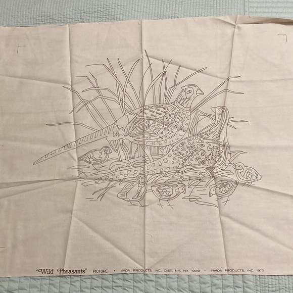 Vintage AVON Crewel Embroidery Kit (1973) - Picture 7 of 8